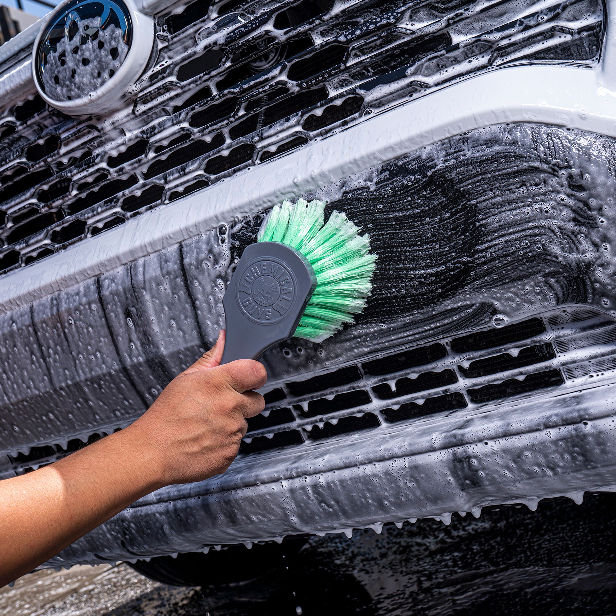 Wheelie All Exterior Surface And Wheel Brush - Image 8
