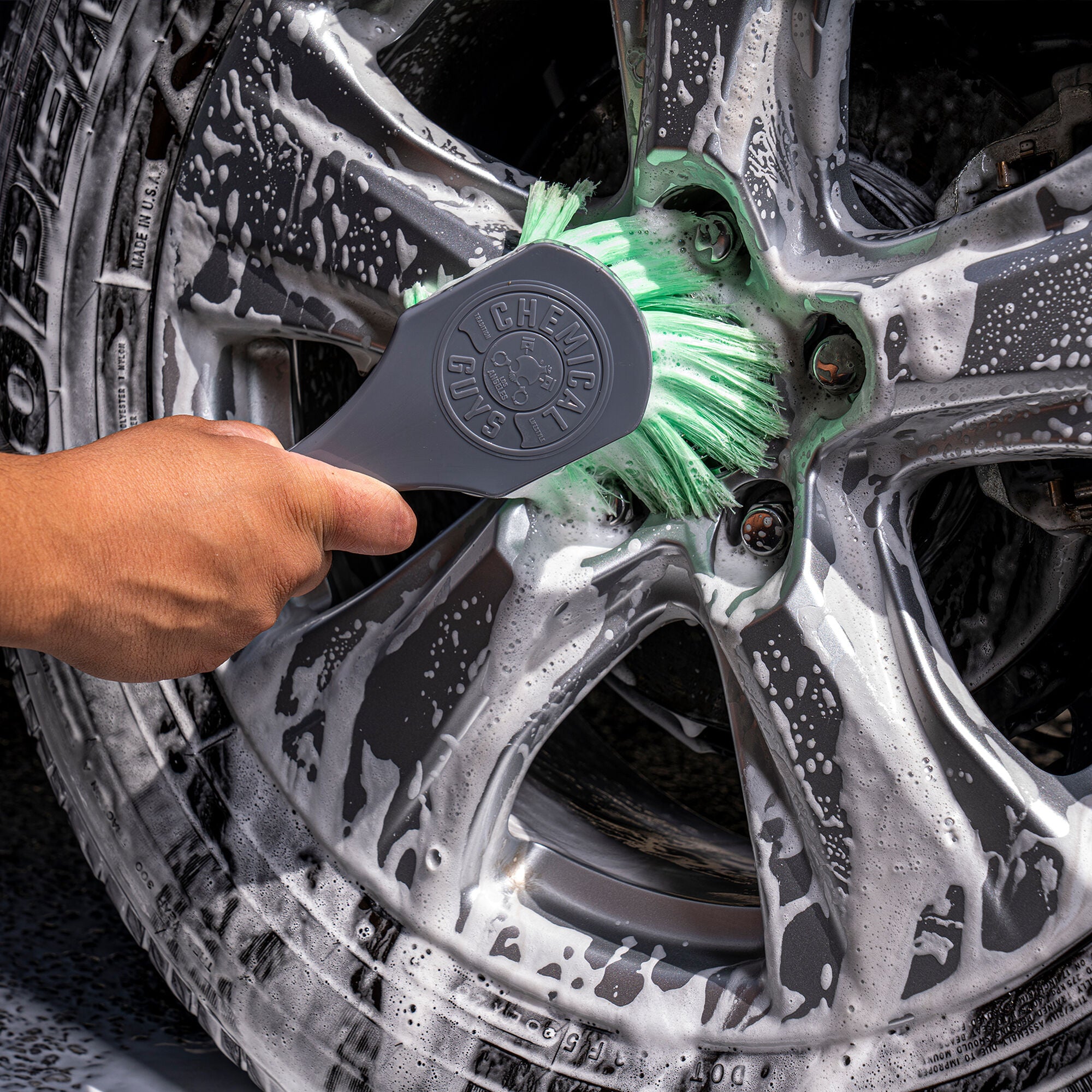 Wheelie All Exterior Surface And Wheel Brush - Image 9