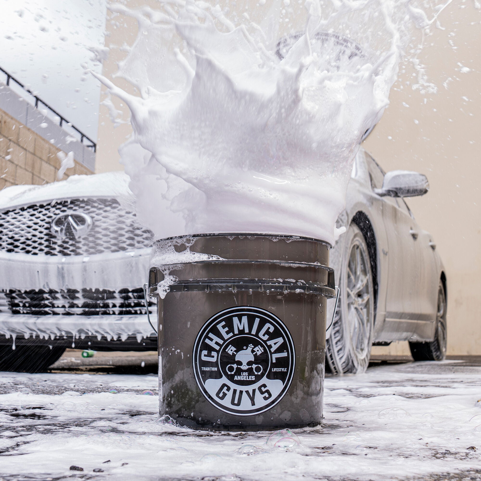 Heavy Duty Ultra Clear Detailing Bucket. 4.25 Gal. Smoked Obsidian Black - Image 10