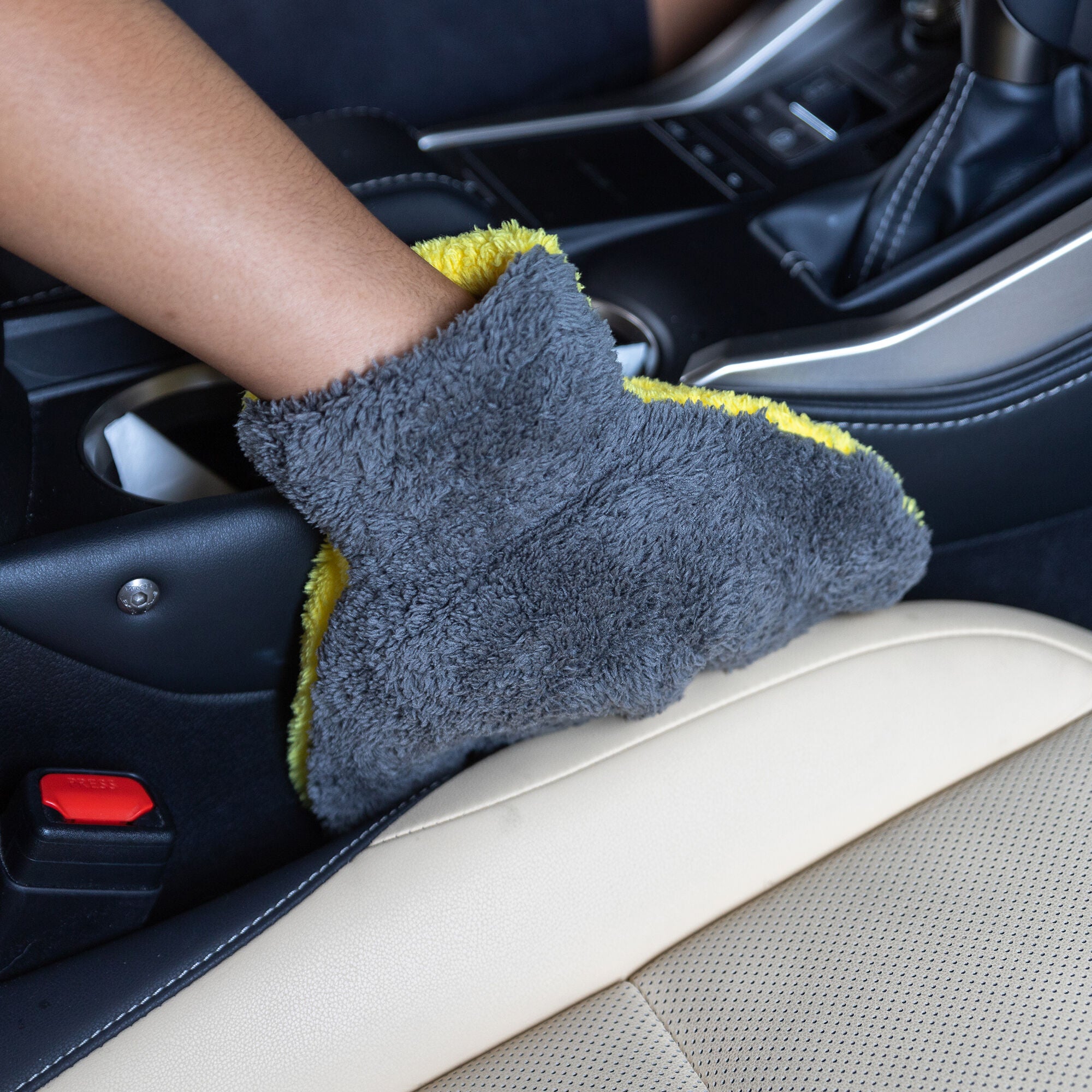 The Stranger Helpful Handy Mitt - Image 19
